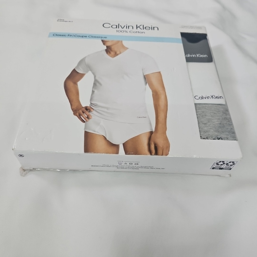 Calvin Klein Mens Classic Fit V-Neck T-Shirt Undershirt 3-Pack Size Medium New - Picture 8 of 10